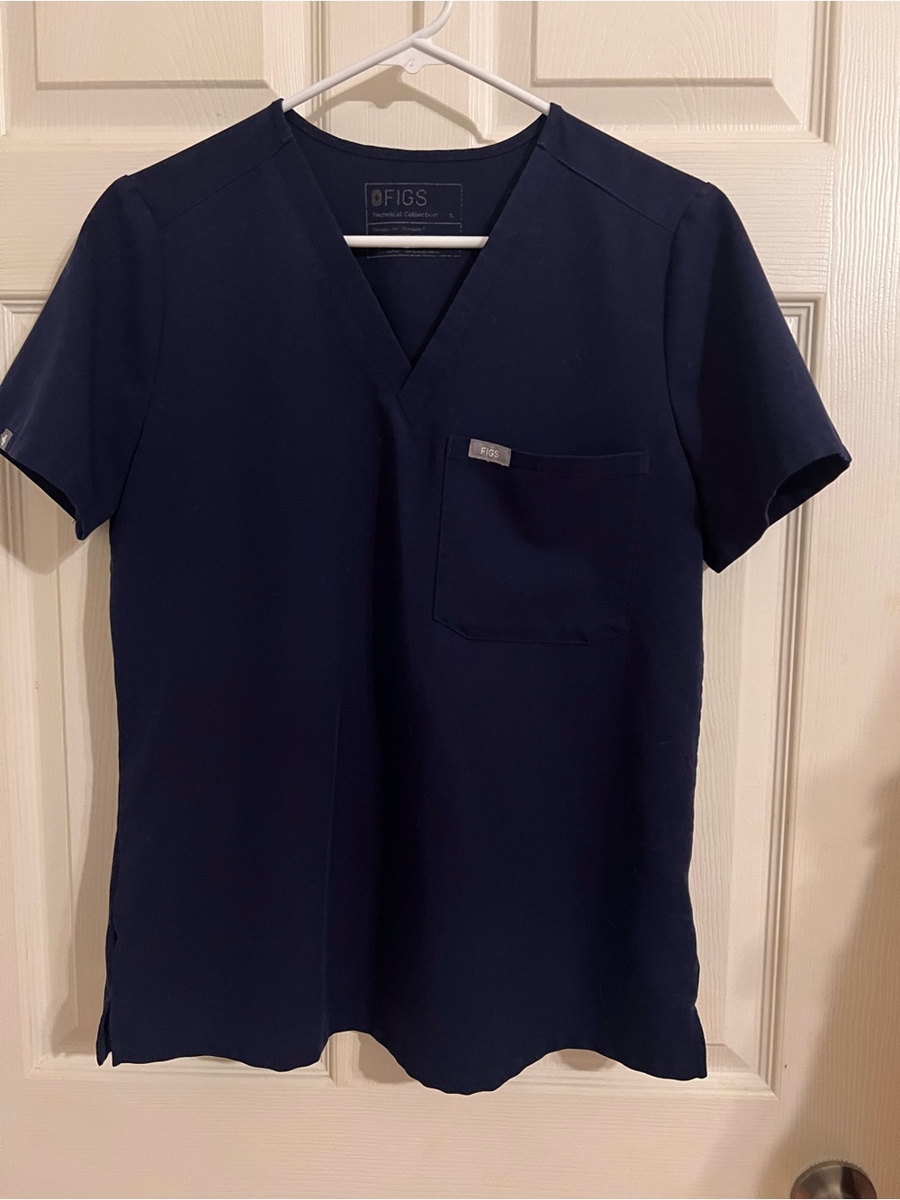 FIGS Women’s Caterina Scrub Top and Jogger Pants - Navy